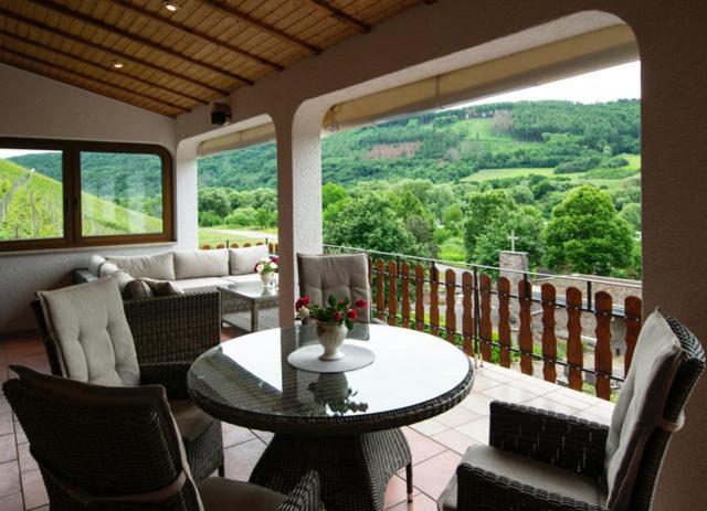 Wein Und Gastehaus Marlene Pohl Hotel Kinheim Buitenkant foto