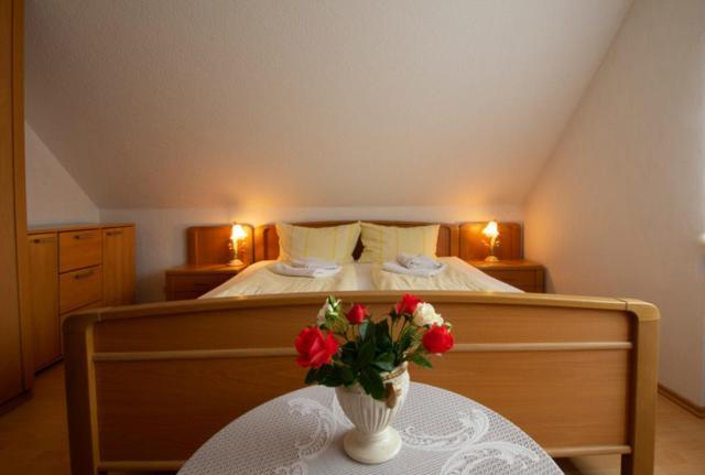 Wein Und Gastehaus Marlene Pohl Hotel Kinheim Buitenkant foto