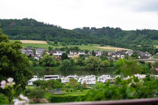 Wein Und Gastehaus Marlene Pohl Hotel Kinheim Buitenkant foto