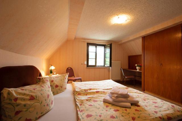 Wein Und Gastehaus Marlene Pohl Hotel Kinheim Buitenkant foto