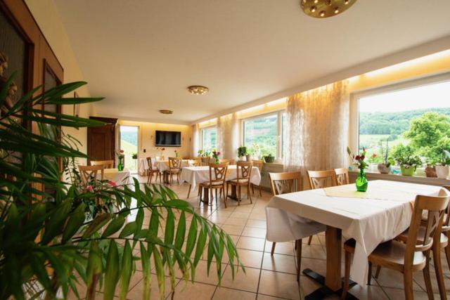 Wein Und Gastehaus Marlene Pohl Hotel Kinheim Buitenkant foto